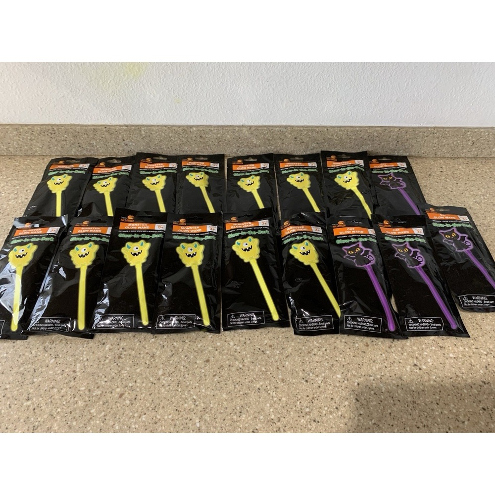 Happy Halloween Glow Wand Set Of 17 Glow Sticks W/ Topper Brand New!